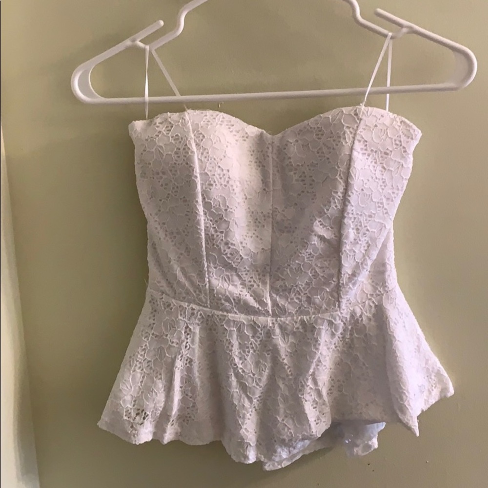 Sleeveless lacey cropped top